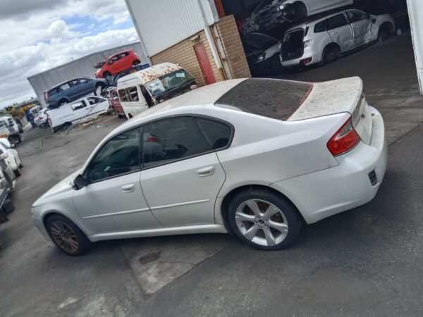 Subaru liberty 2006 White Wrecking