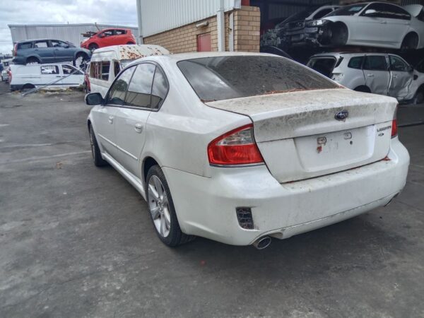 Subaru liberty 2006 White Wrecking