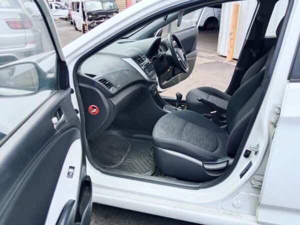 Hyundai accent 2016 White Wrecking
