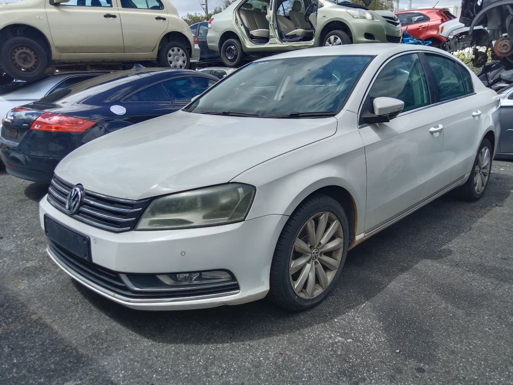 Volkswagen Passat 2012 White Wrecking