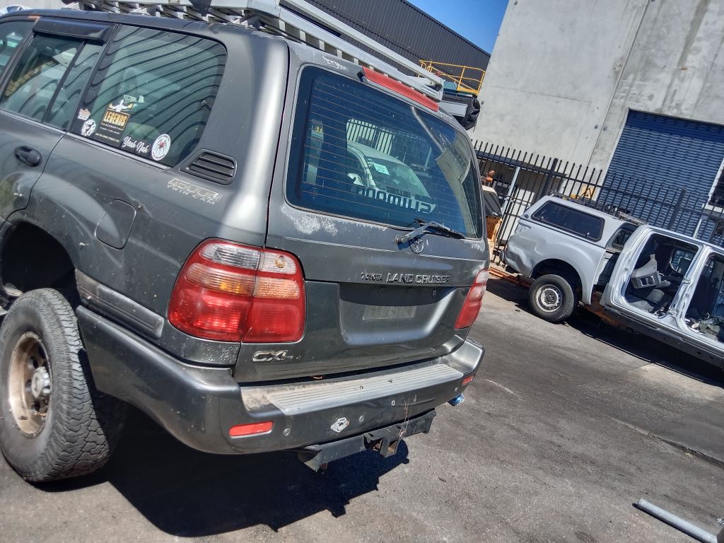 Toyota LandCruiser 100 series 1998 Grey Wrecking