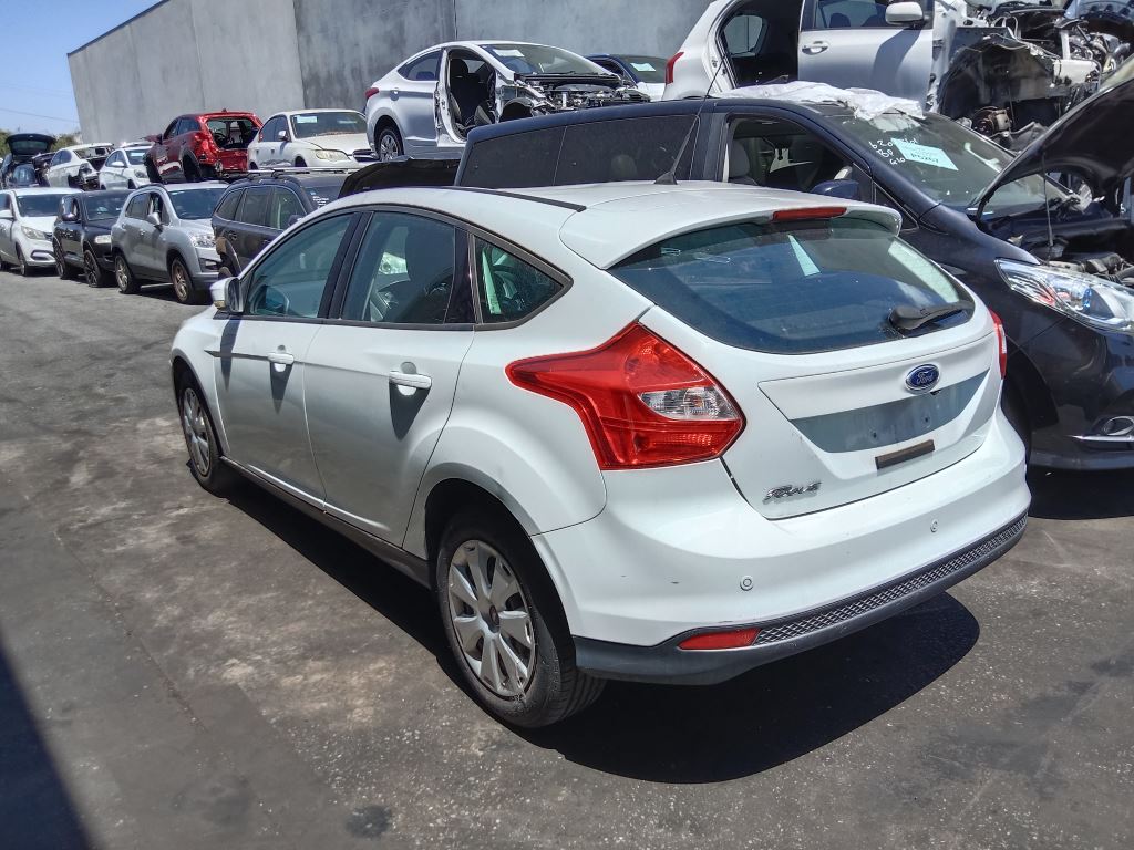 Ford Focus 2014 White Wrecking