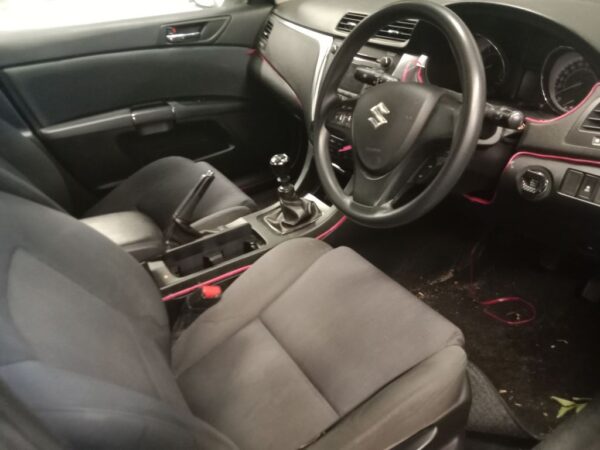 Suzuki kizashi 2010 White Wrecking