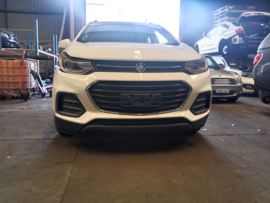 Holden Trax 2017 White Wrecking
