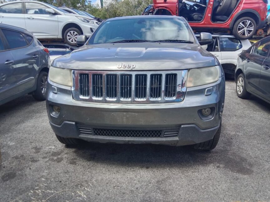 Jeep Grand Cherokee 2012 Grey Wrecking