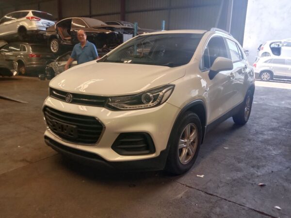 Holden Trax 2017 White Wrecking