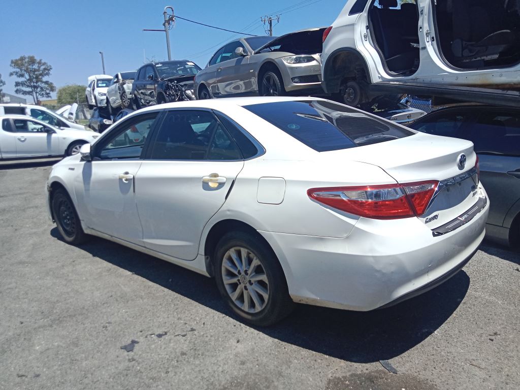 Toyota Camry Hybrid 2016 White Wrecking
