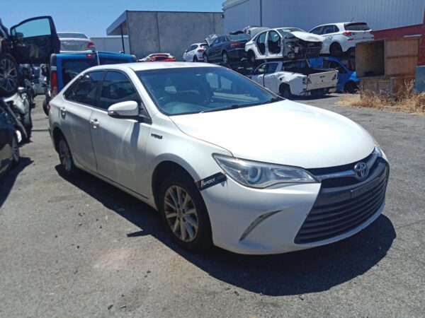 Toyota Camry Hybrid 2016 White Wrecking
