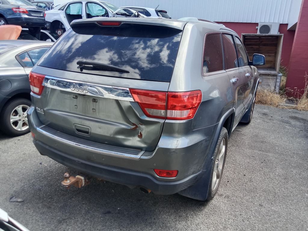 Jeep Grand Cherokee 2012 Grey Wrecking