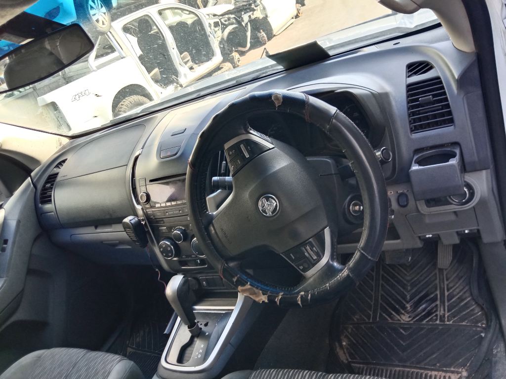 Holden Colorado 2013 White Wrecking