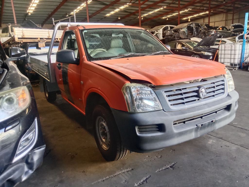 Holden Rodeo 2005 orange Wrecking
