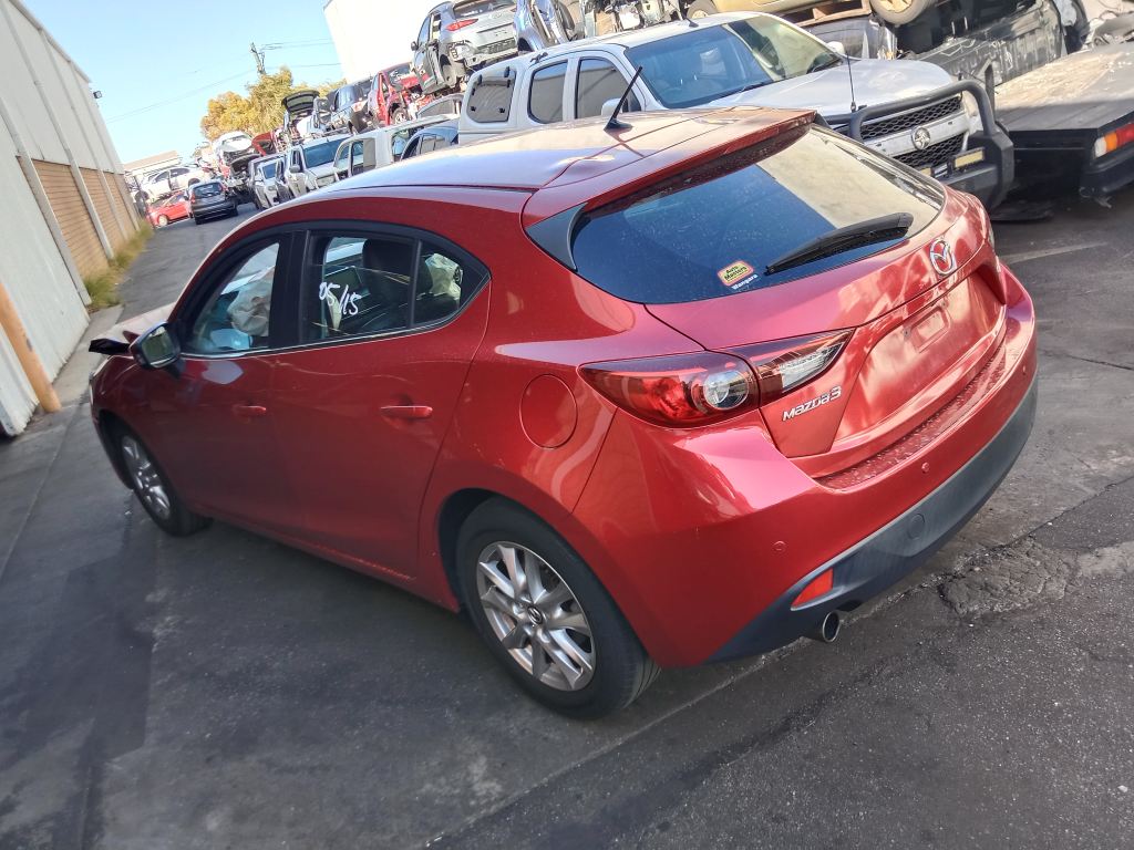 Mazda 3 hatchback 2015 Red Wrecking