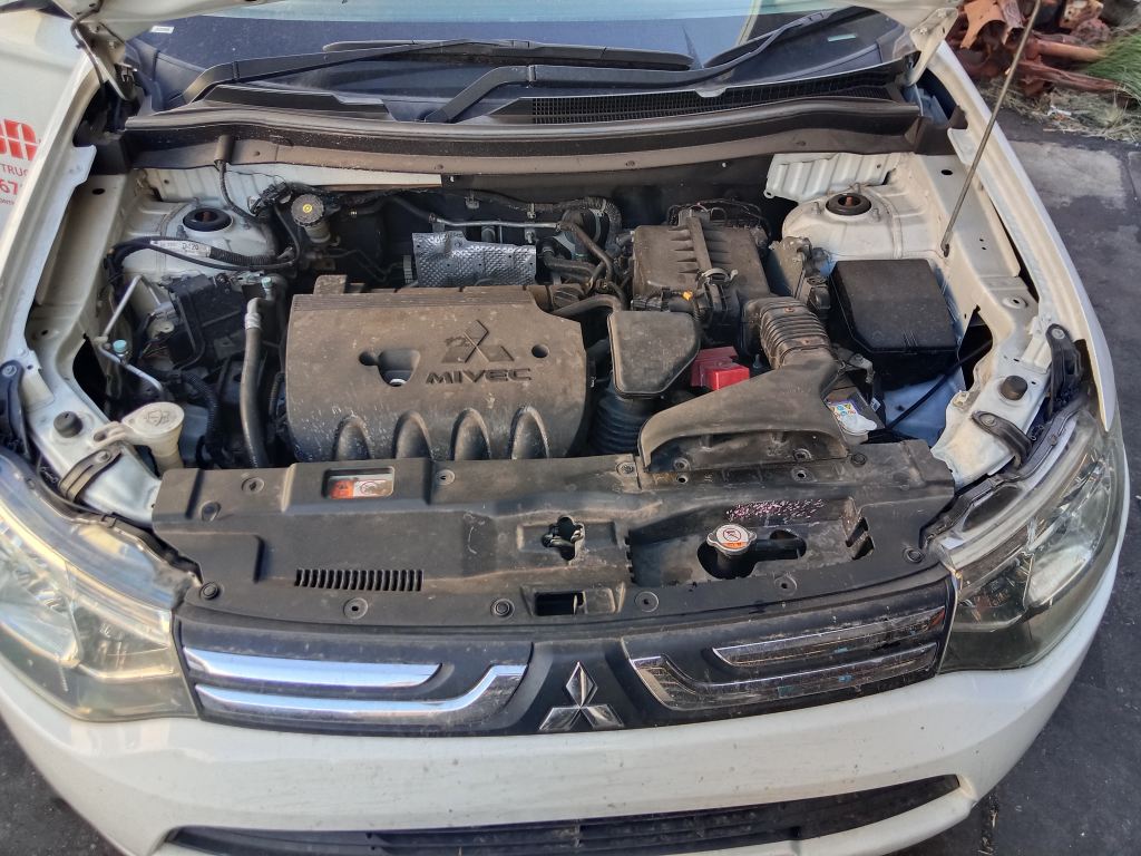 Mitsubishi Outlander 2013 White Wrecking