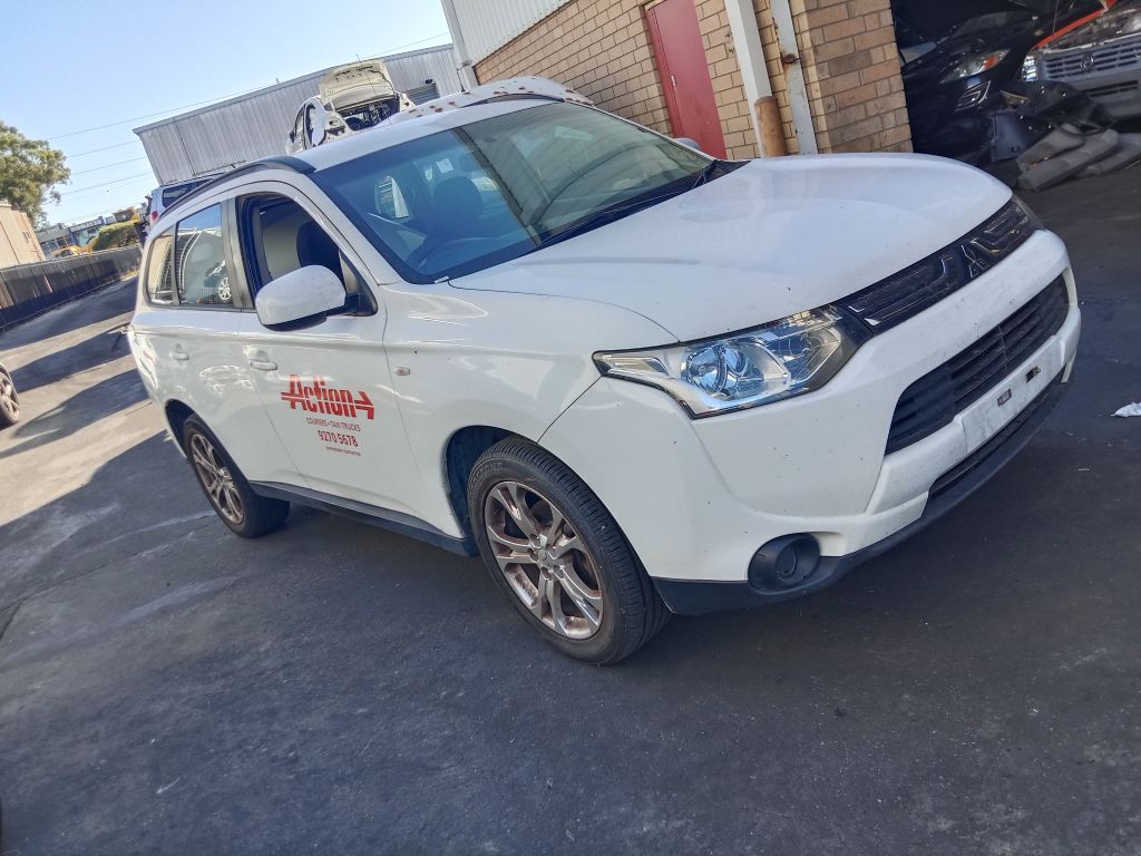 Mitsubishi Outlander 2013 White Wrecking