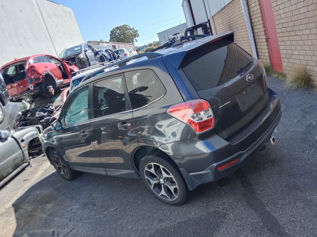 Subaru Forester 2015 Grey Wrecking
