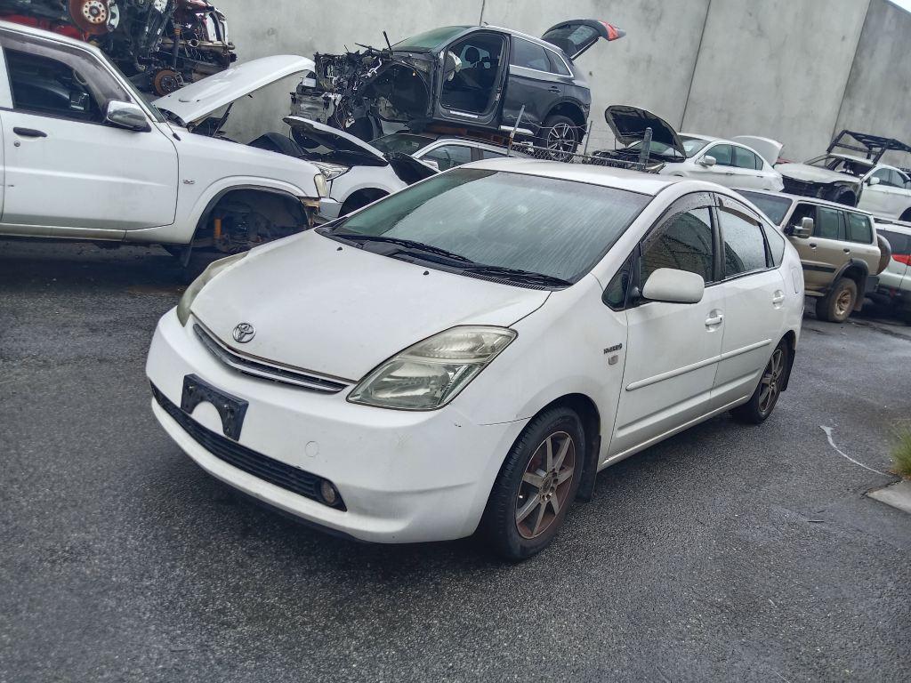 Toyota Prius Hybrid 2006 White Wrecking