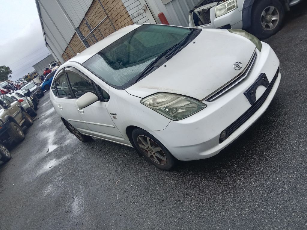 Toyota Prius Hybrid 2006 White Wrecking