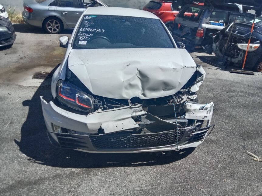 Volkswagen golf GTI 2010 White Wrecking