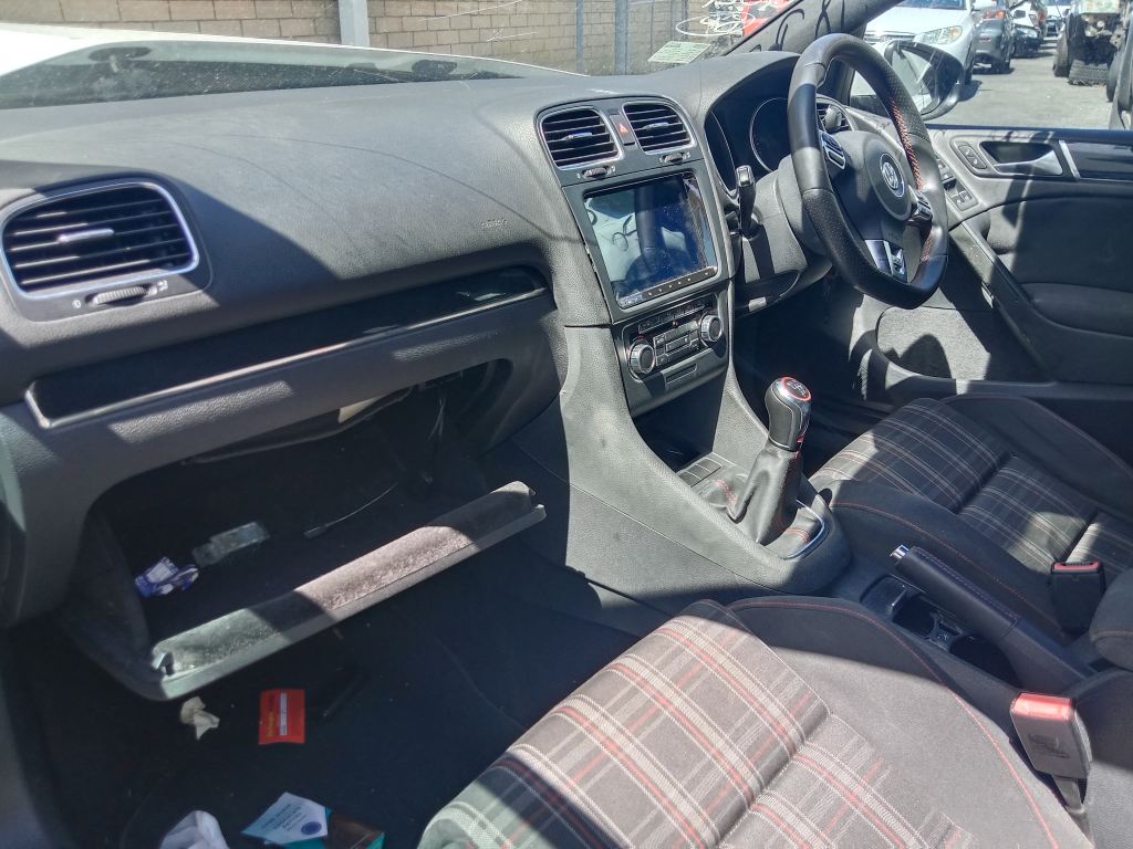 Volkswagen golf GTI 2010 White Wrecking