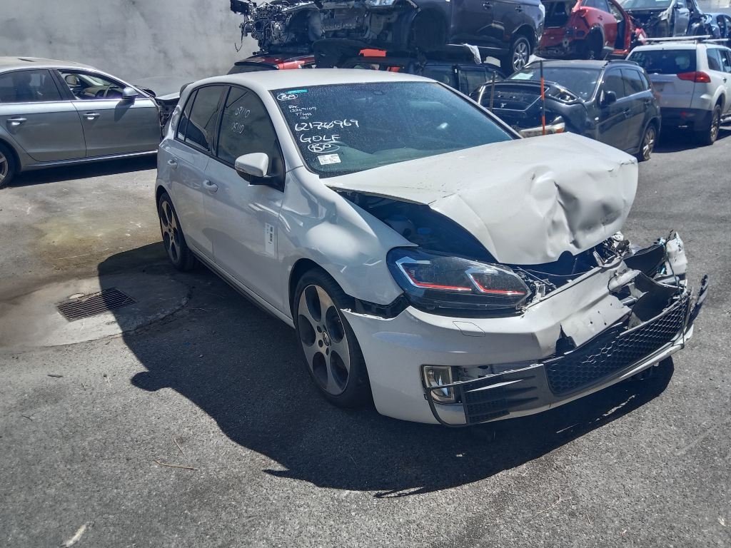 Volkswagen golf GTI 2010 White Wrecking