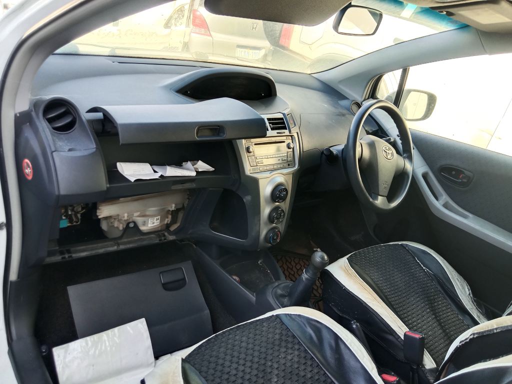 oyota Yaris 2010 White Wrecking