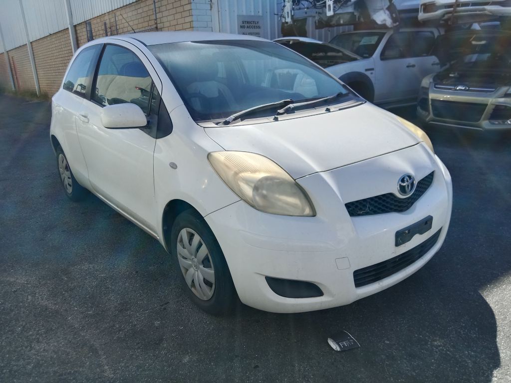 oyota Yaris 2010 White Wrecking