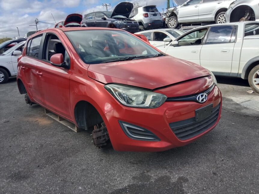 Hyundai i20 2014 Red Wrecking