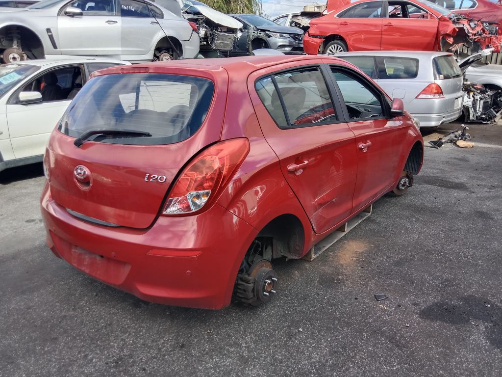 Hyundai i20 2014 Red Wrecking