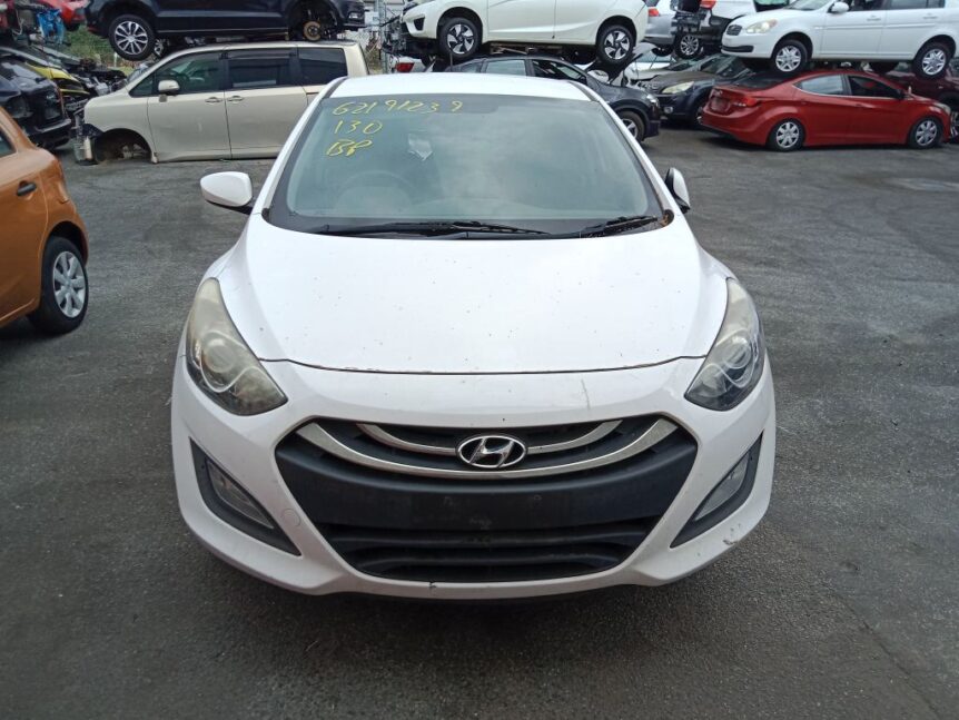 Hyundai i30 2014 White Wrecking