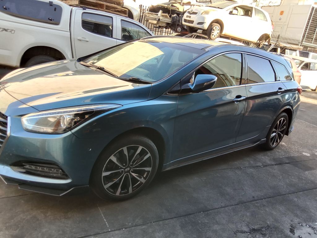 Hyundai i40 2016 Blue Wrecking