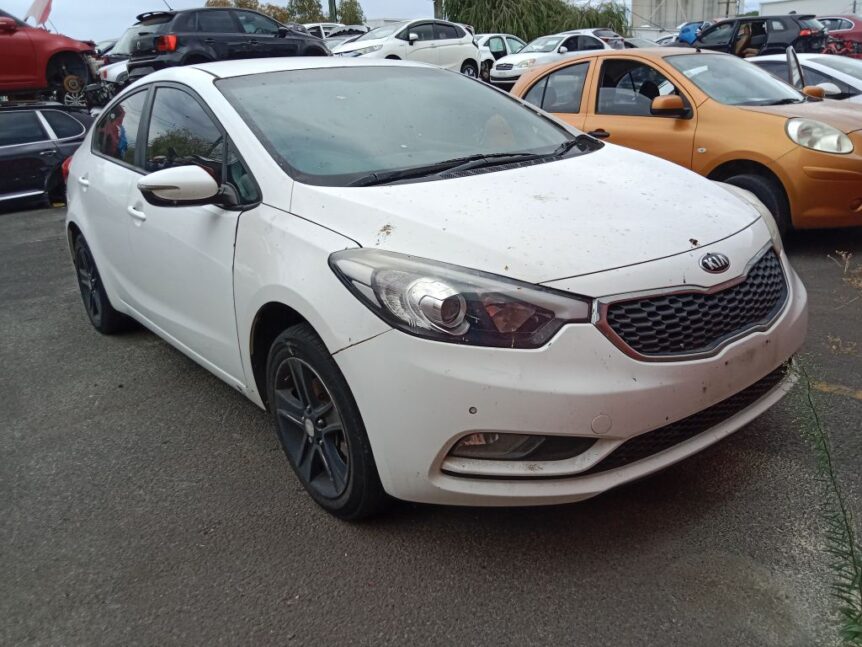 Kia Cerato 2014 White Wrecking