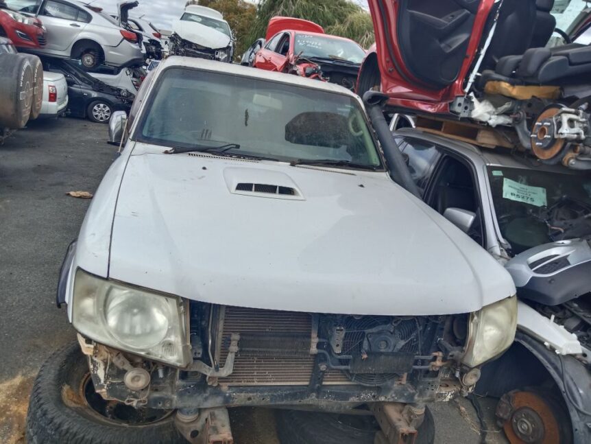 Nissan patrol 2007 White Wrecking