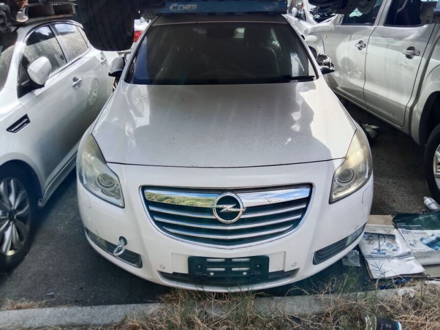 Opel Insignia 2013 White Wrecking