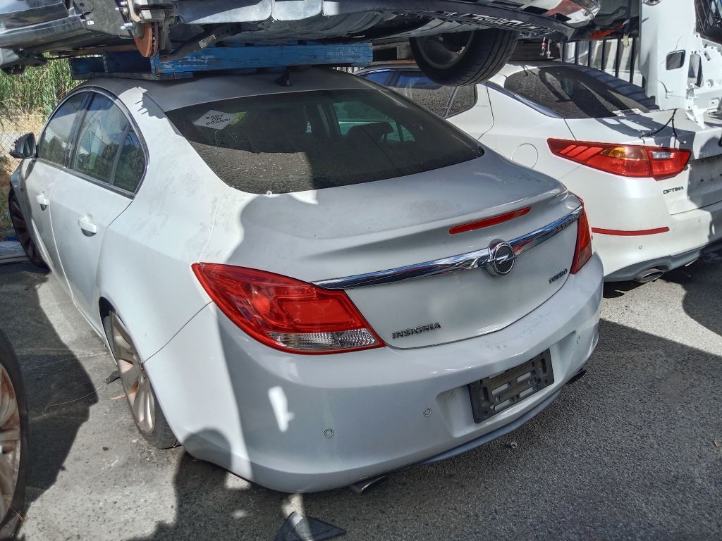 Opel Insignia 2013 White Wrecking