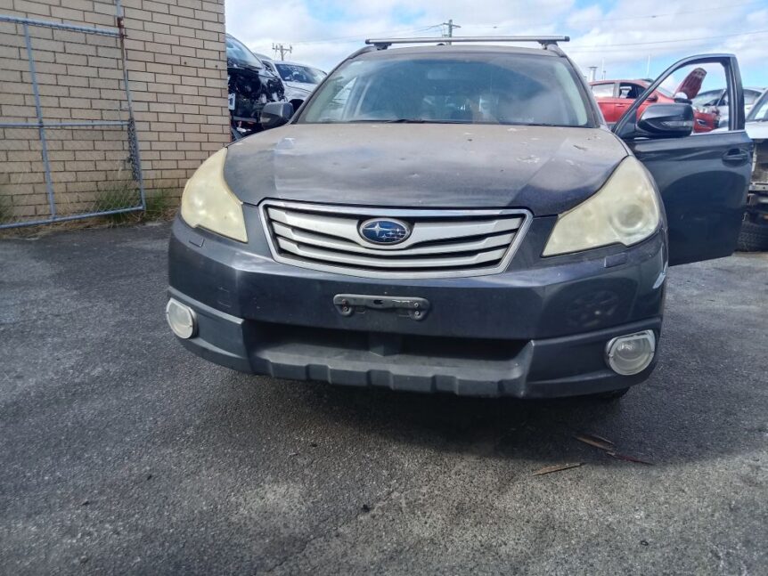 Subaru outback 2010 Grey Wrecking