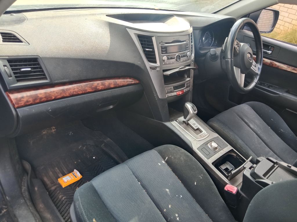 Subaru outback 2010 Grey Wrecking
