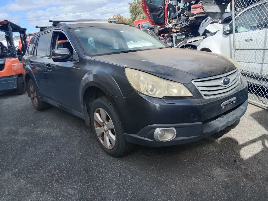 Subaru outback 2010 Grey Wrecking