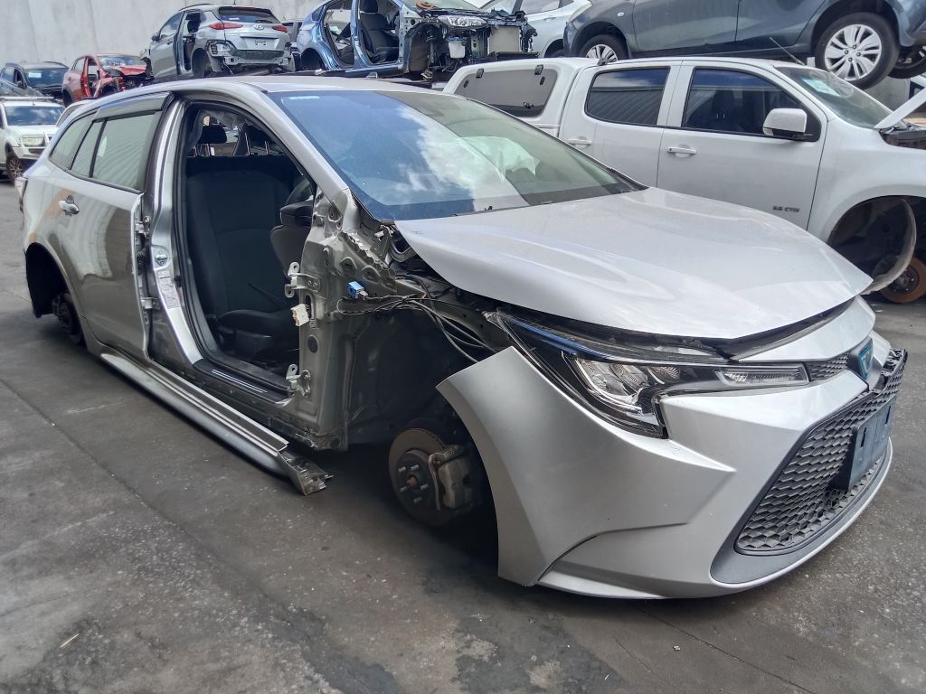 Toyota corolla 2018 hybrid Silver Wrecking