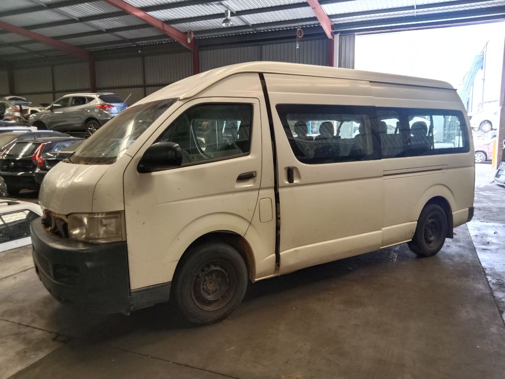 Toyota hiace 2006 White Wrecking