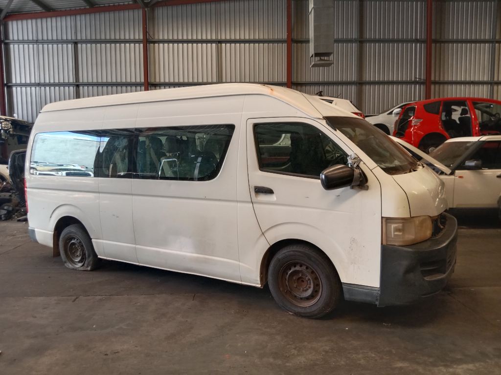 Toyota hiace 2006 White Wrecking
