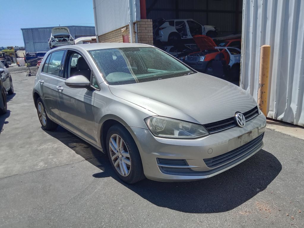 Volkswagen golf 2013 Silver Wrecking