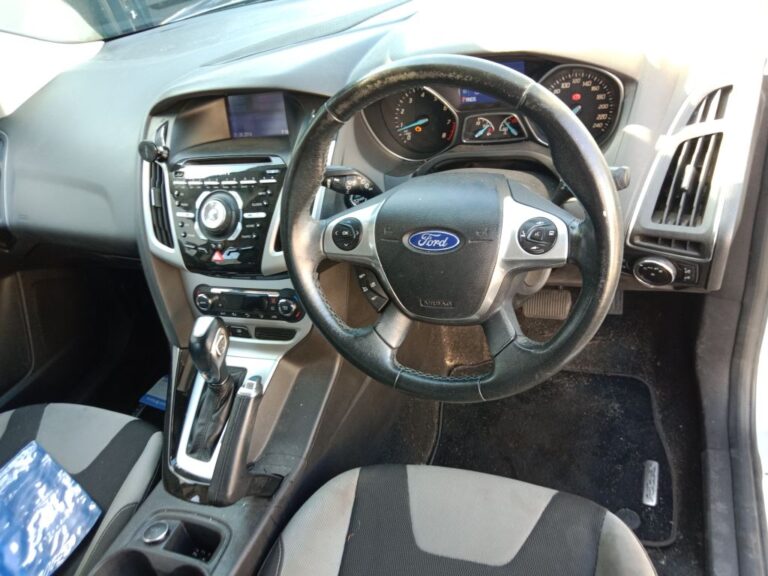 Ford Focus 2014 Silver Wrecking