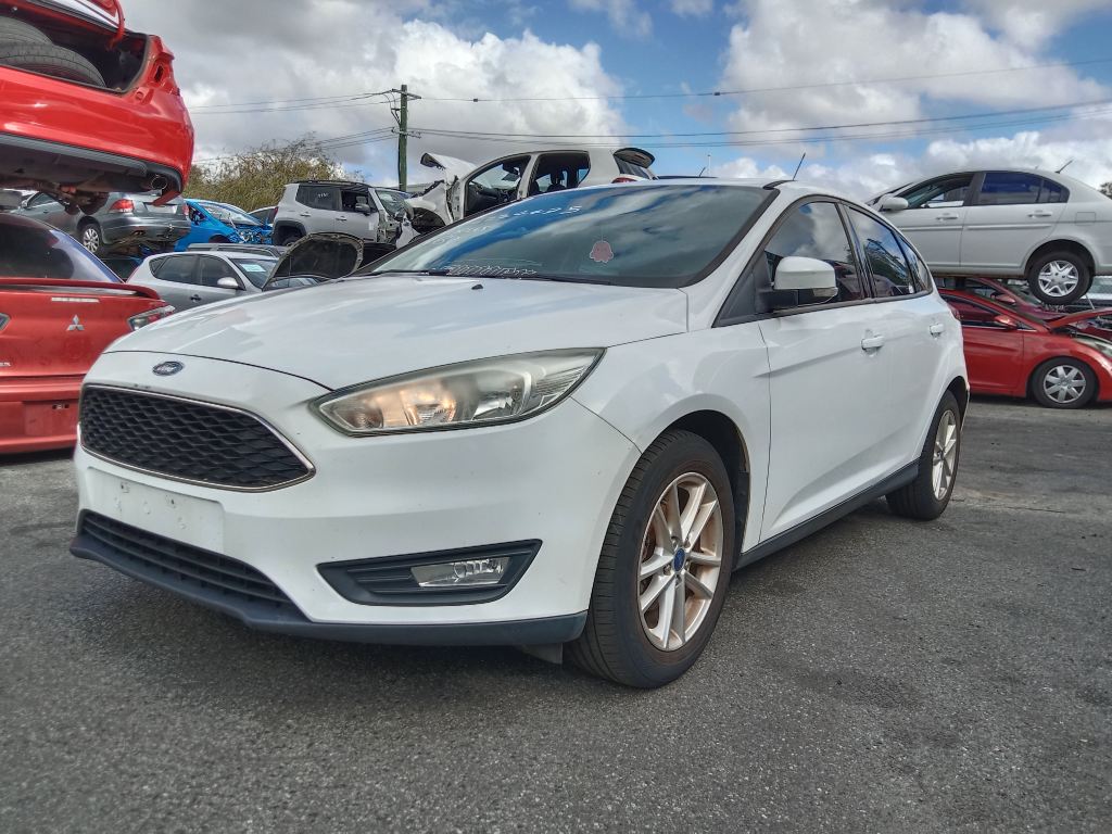 Ford Focus 2017 White Wrecking