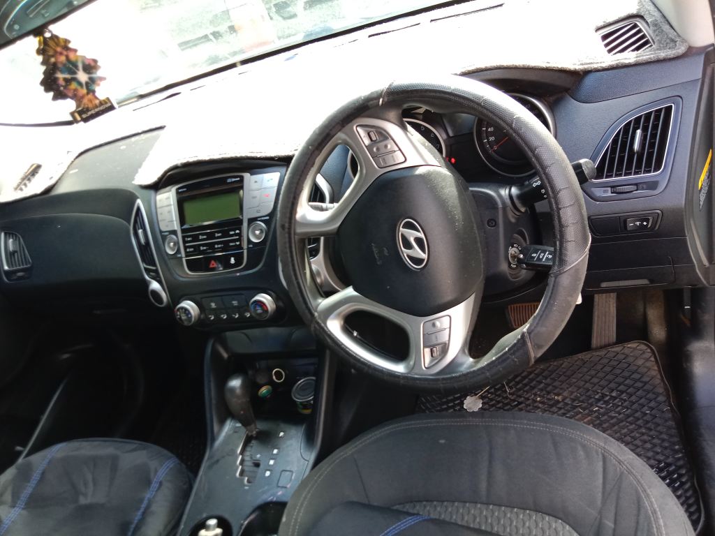 Hyundai ix35 2012 White Wrecking