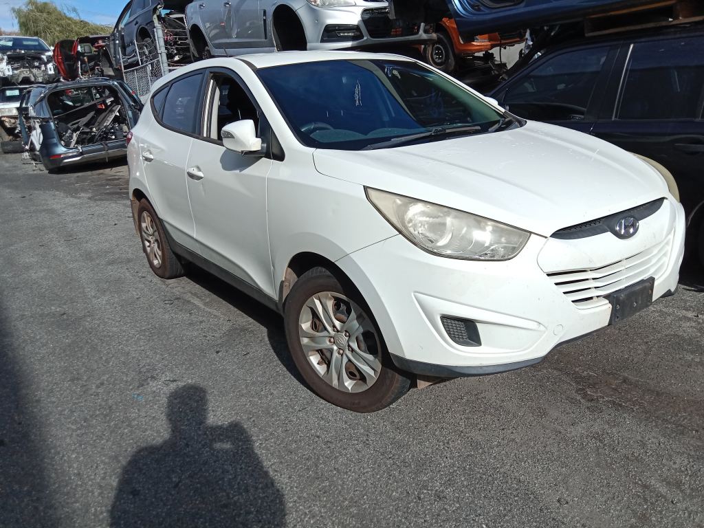 Hyundai ix35 2012 White Wrecking