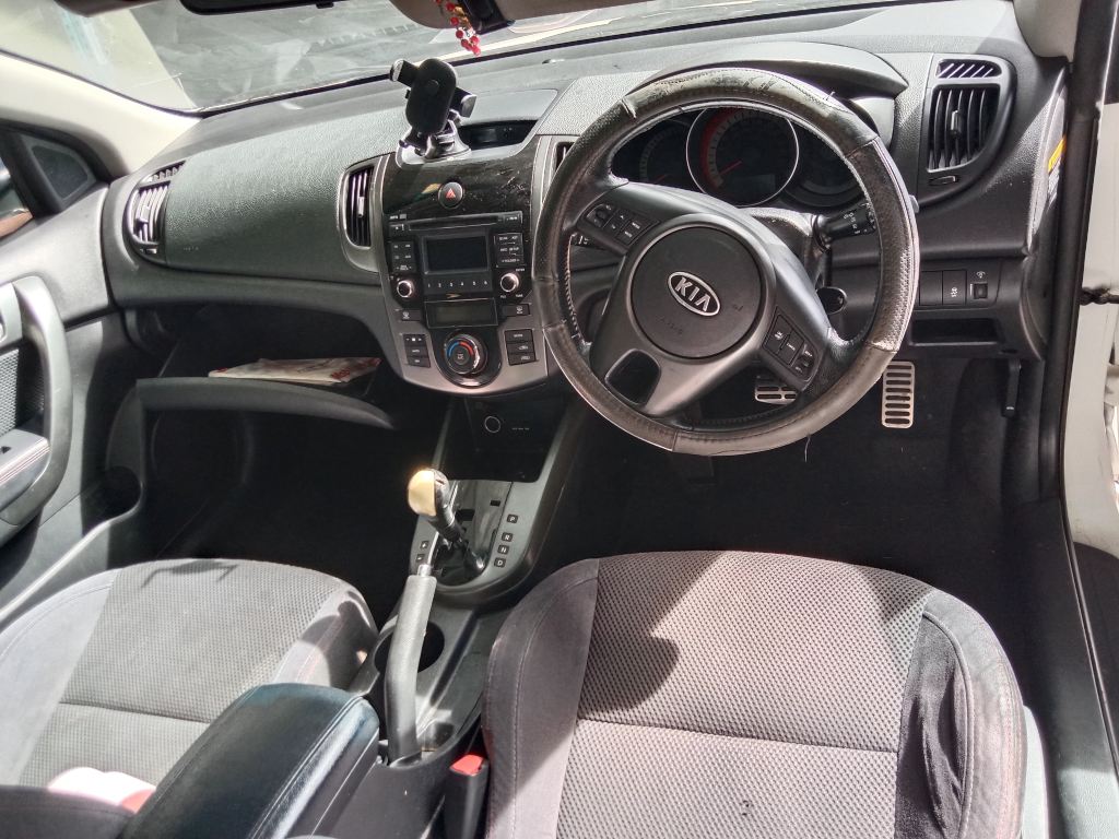 Kia Cerato 2010 White Wrecking