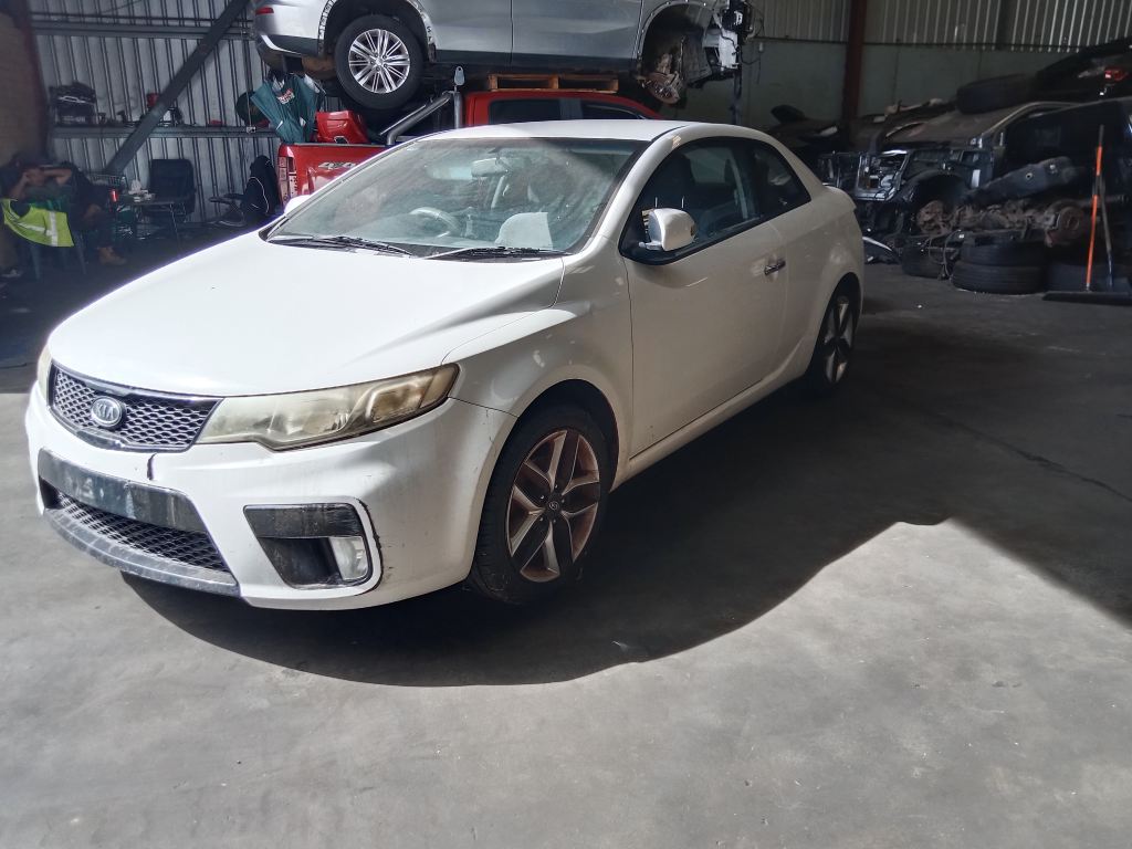 Kia Cerato 2010 White Wrecking