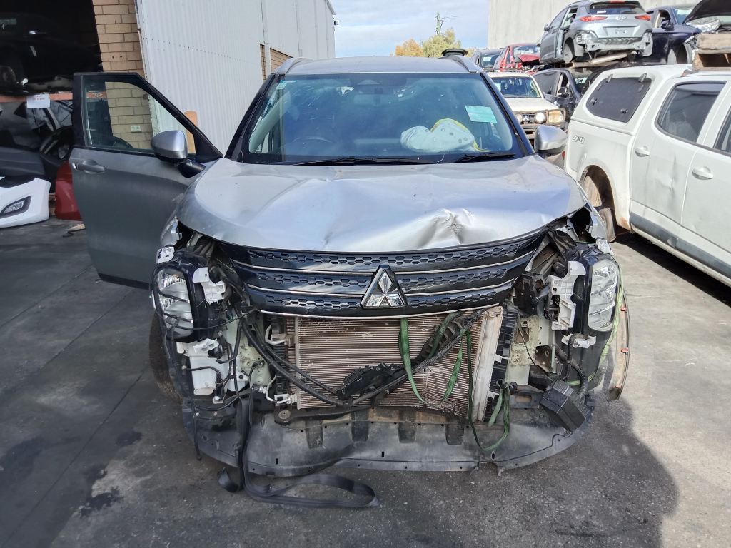Mitsubishi outlander 2022 Silver Wrecking
