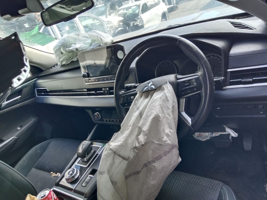 Mitsubishi outlander 2022 Silver Wrecking