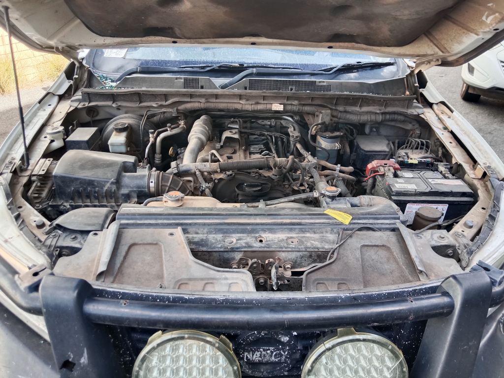 nissan navara 2015 white wrecking